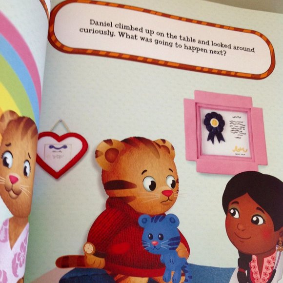 Adorable Daniel Tiger's 12  Five Minute Stories - Picture 6 of 10